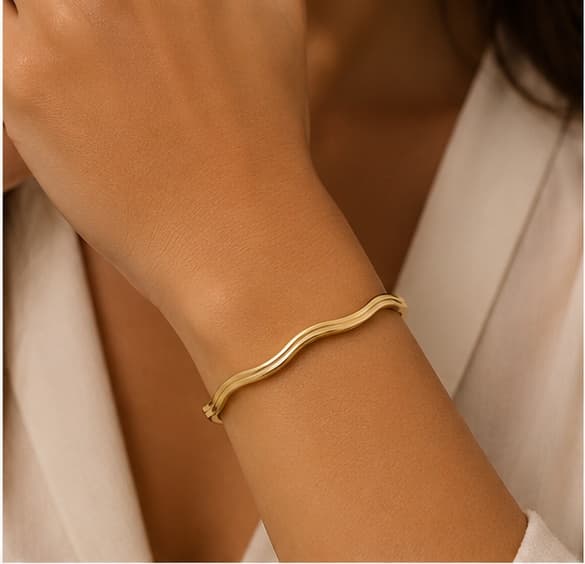Scallop Bangle — worn