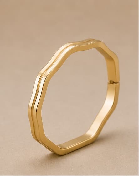 Scallop Bangle in 18k gold plate